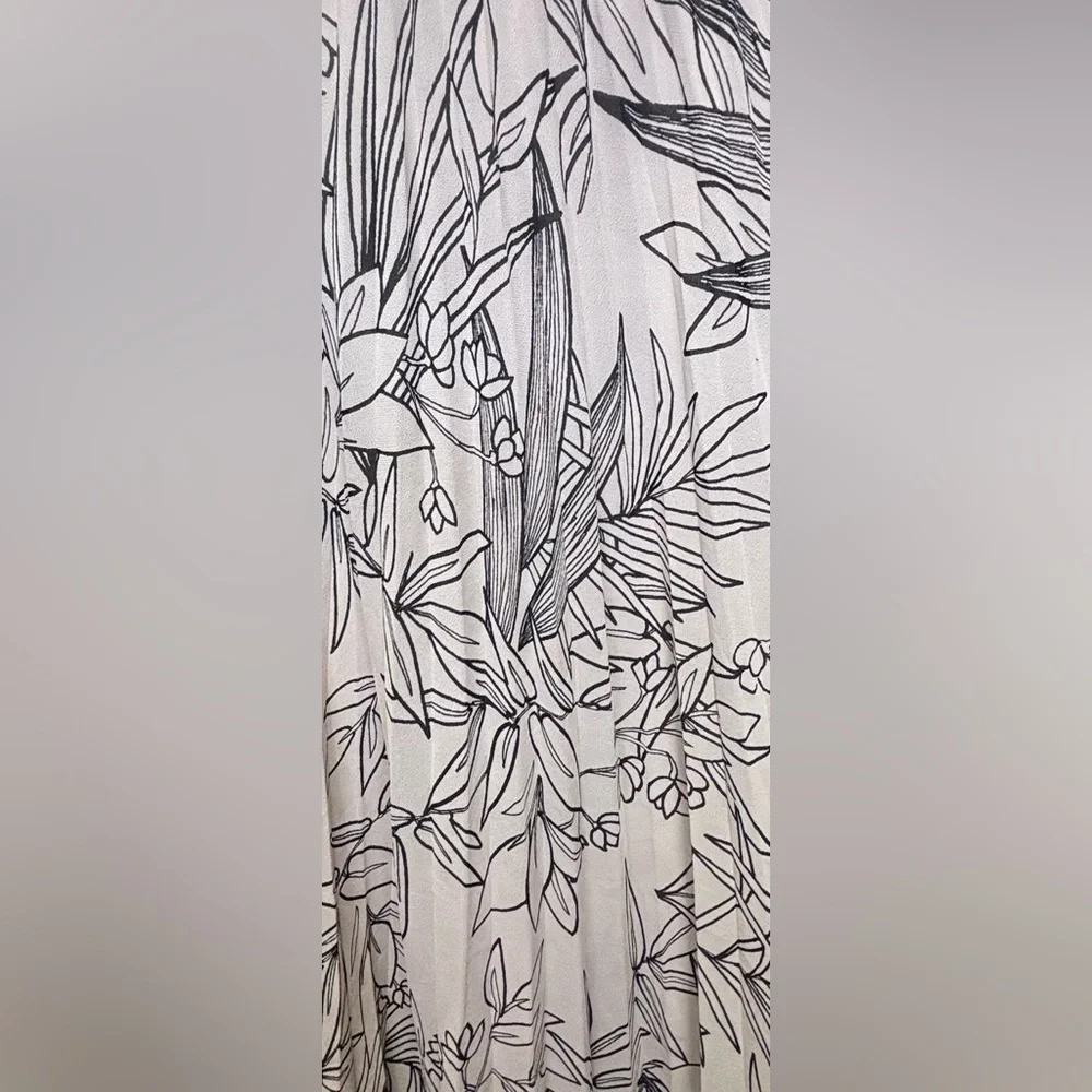 Babaton Pleated Cream and Black Floral Print Midi Pull Up Skirt Size Small